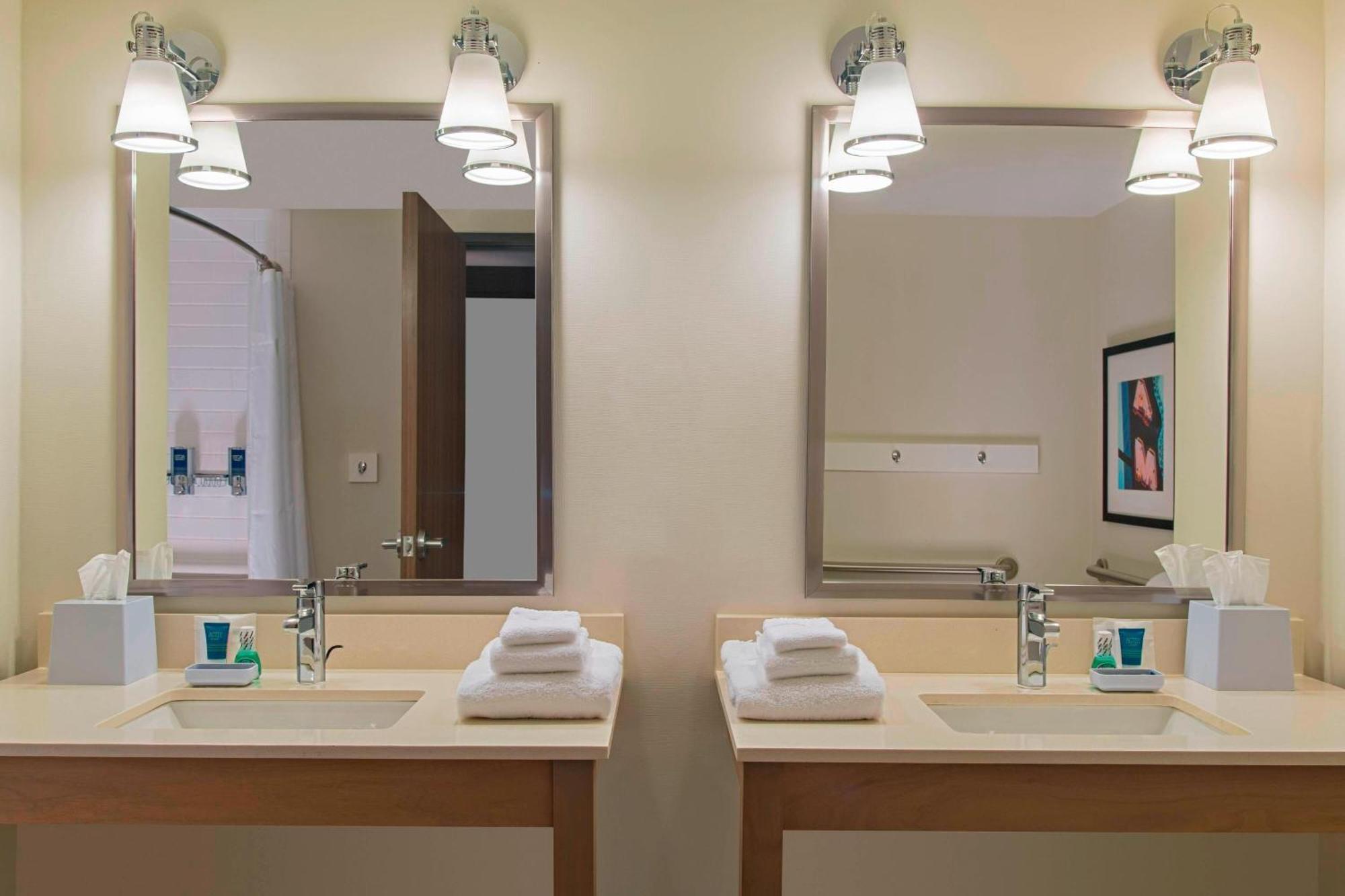 Four Points By Sheraton ميدلاند المظهر الخارجي الصورة